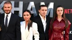 Bailes incómodos marcan la celebración de la boda de Brooklyn Beckham