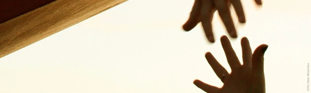 Las personas mayores en España enfrentan desigualdades en la atención a la dependencia según la CCAA