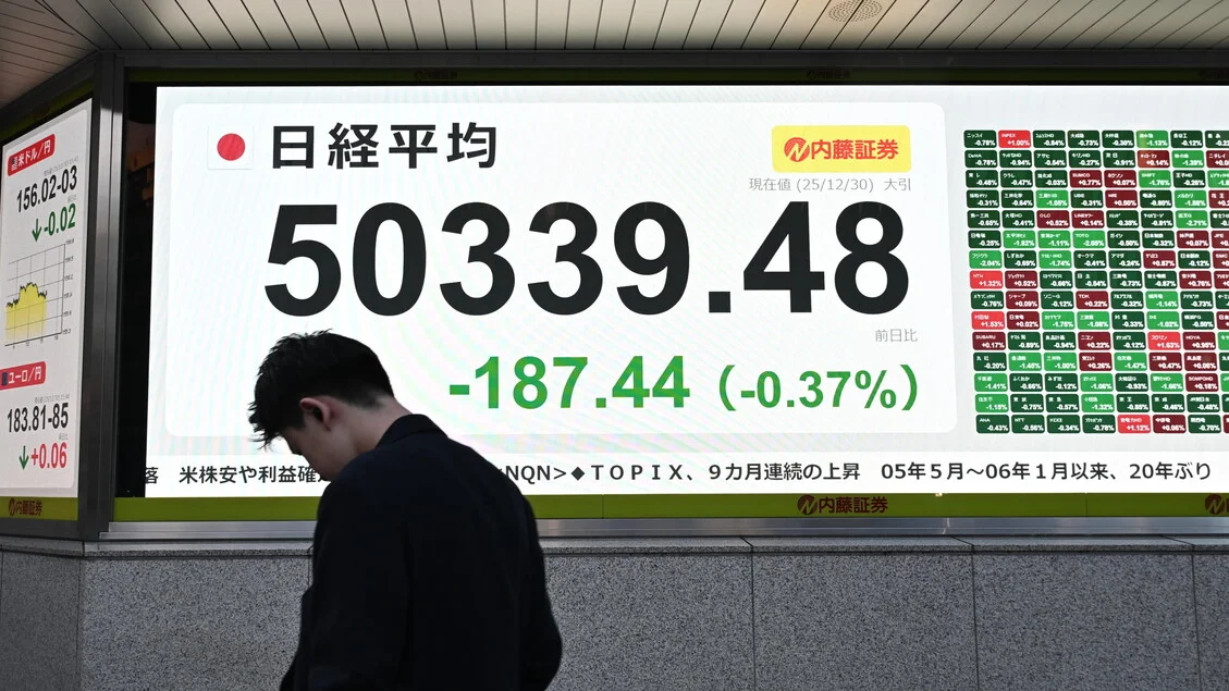 Los jubilados en Japón enfrentan un inicio de semana complicado con caídas en la bolsa del 0,94%