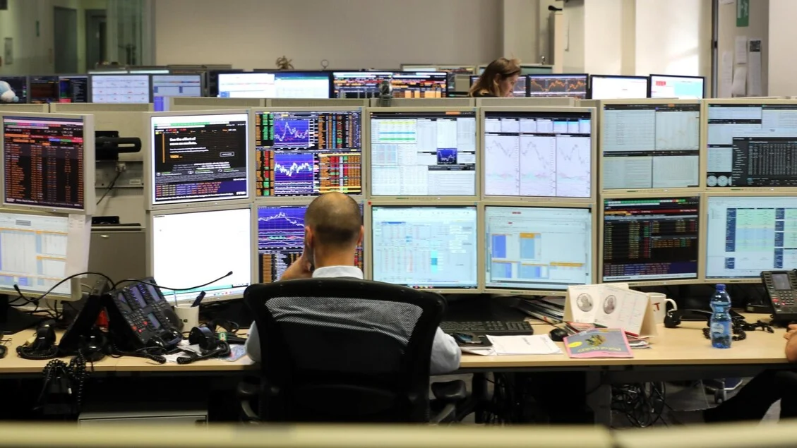 Milán cierra en positivo a pesar de la debilidad europea, Nexi registra caídas