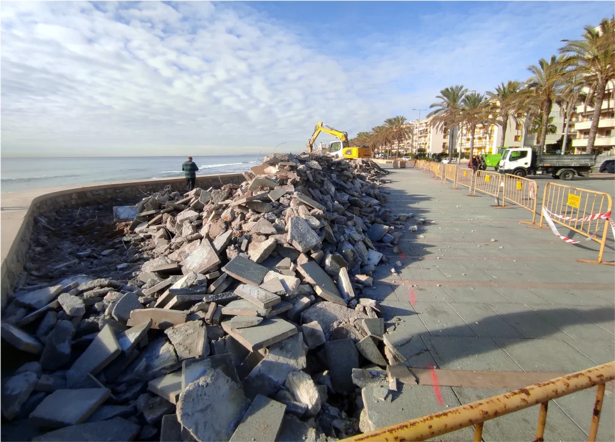 Playas recuperan espacio natural tras la eliminación de hormigón en la costa
